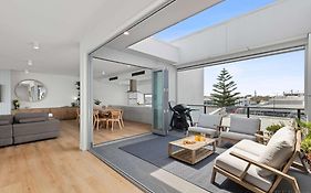 Seaside Luxury - Panoramic Views In Heart Of Town